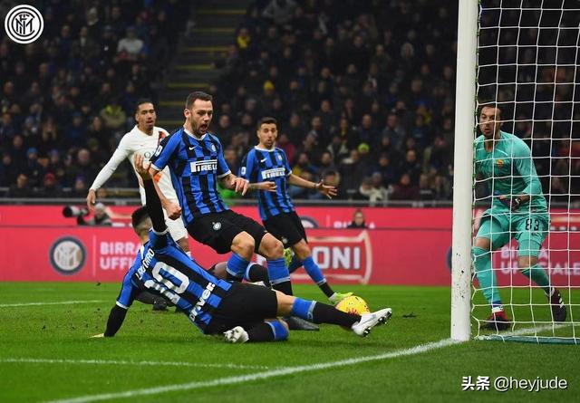  勒沃库森主场憾平莱比锡错失登顶良机  